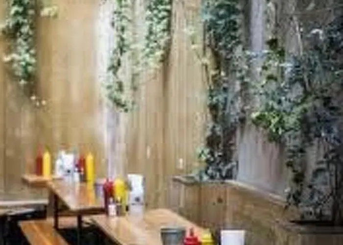 Mit Badezimmer By Interhome